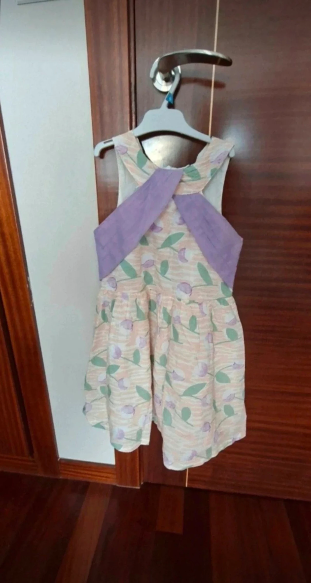 Vestido de niña, talla 6 años.